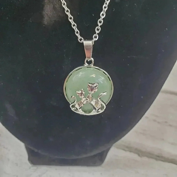 Green Aventurine Mother and Baby Cat Necklace with Natural Stone Center - Picture 7 of 8